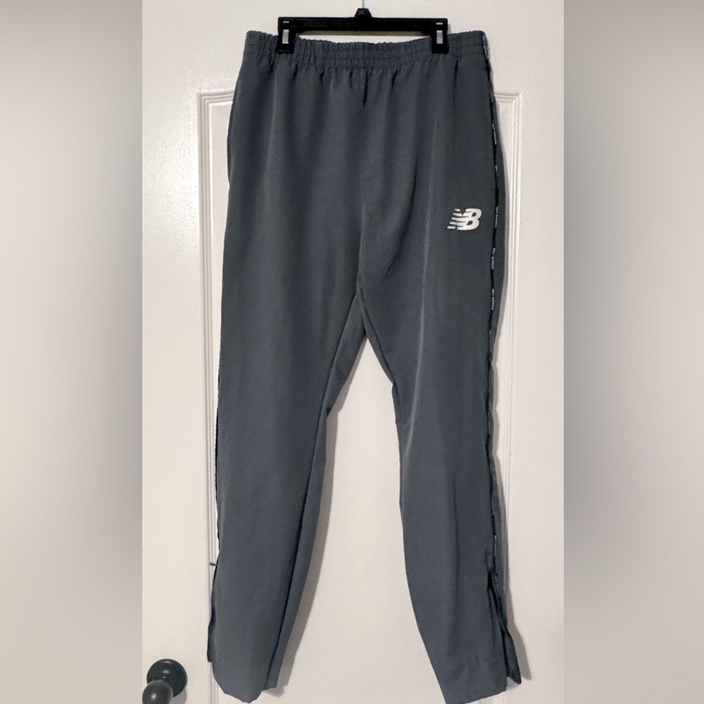 Men’s New Balance All Motion tapered pants. Size small